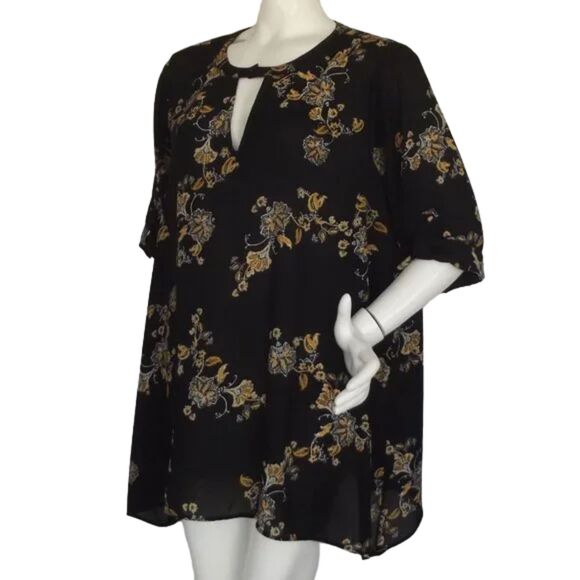 TORRID Top, 2/2X, Black/Yellow Floral, Tab sleeves, Cutout/Keyhole, Sharkbite - Picture 5 of 14